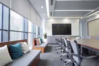 办公室装修设计方案中重视简约和舒服