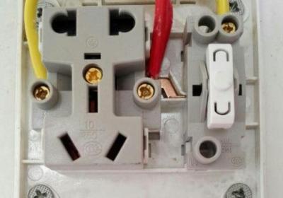 五孔插座带开关的怎么接线（五孔插座带开关的怎么接线? 图解）